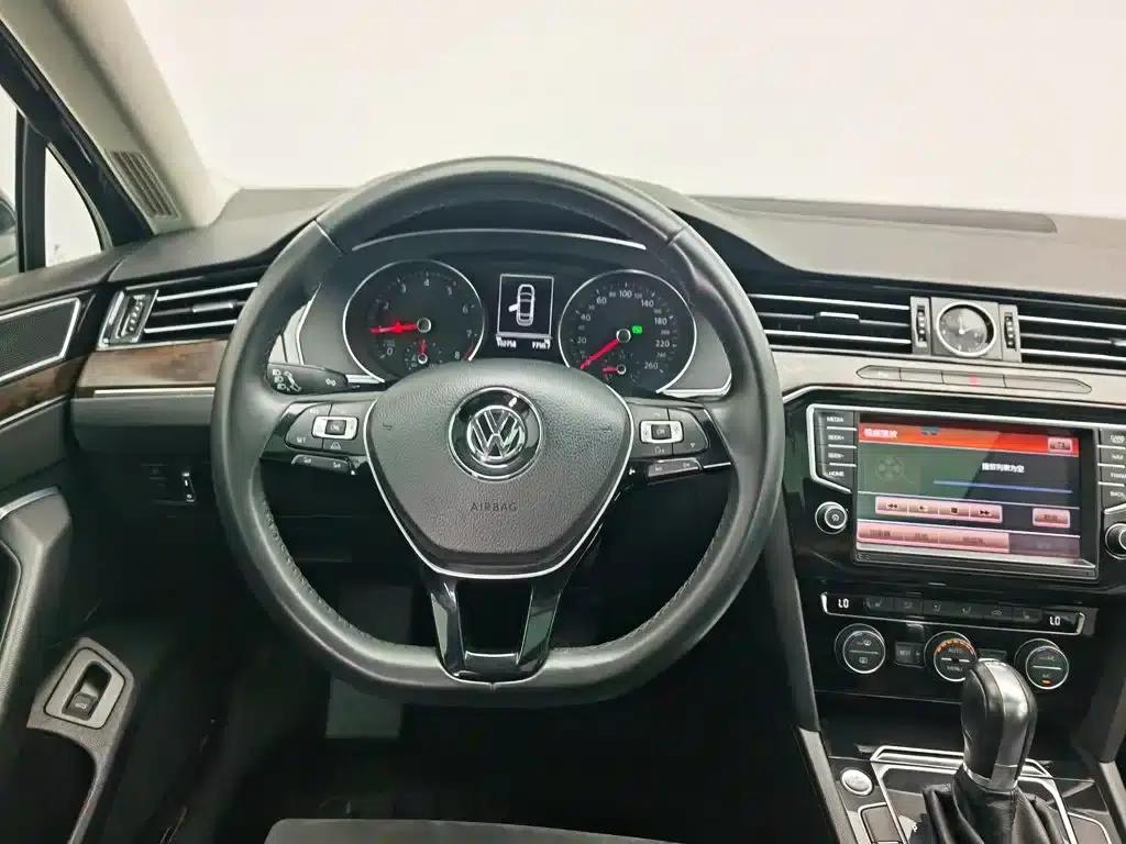 2017 Volkswagen Passat 330TSI DSG Luxury — миниатюра 11