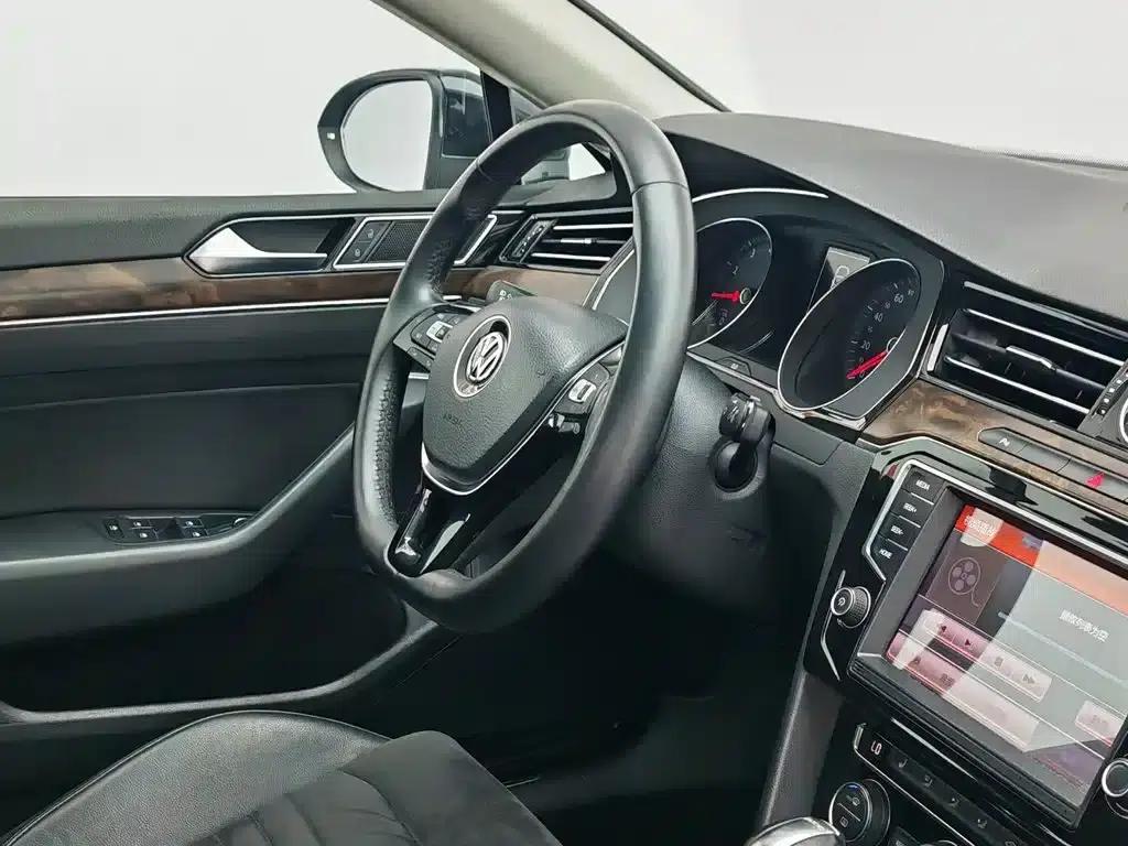 2017 Volkswagen Passat 330TSI DSG Luxury — миниатюра 22