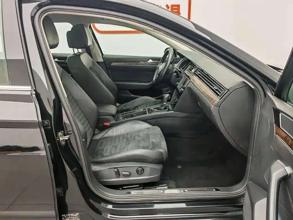 2017 Volkswagen Passat 330TSI DSG Luxury — миниатюра 23