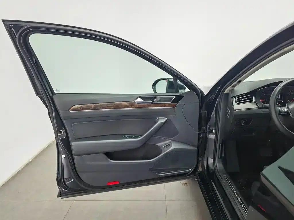2017 Volkswagen Passat 330TSI DSG Luxury — миниатюра 8