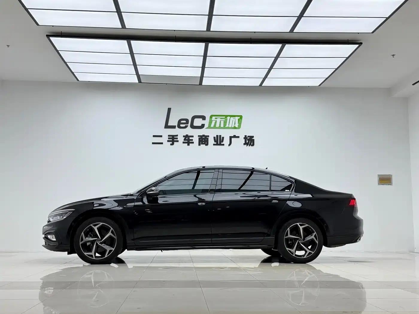 Volkswagen Magotan 2023 2 Millionth Unit Commemorative Edition 380TSI DSG Flagship Model — миниатюра 13