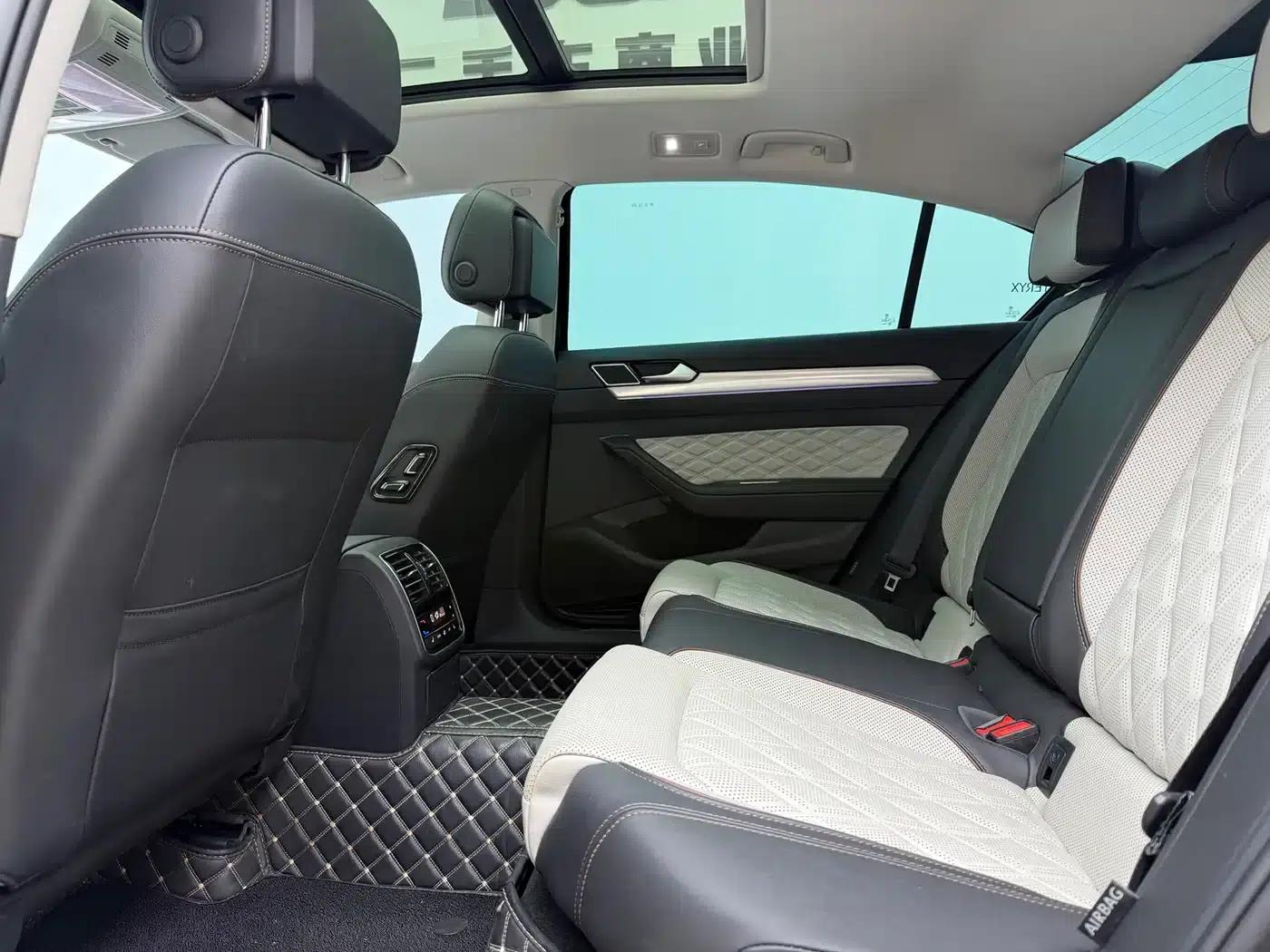 Volkswagen Magotan 2023 2 Millionth Unit Commemorative Edition 380TSI DSG Flagship Model — миниатюра 4