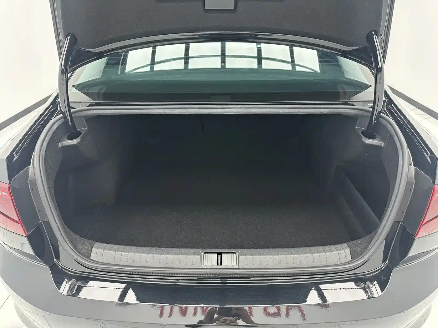 Volkswagen Magotan 2023 2 Millionth Unit Commemorative Edition 280TSI DSG Comfort Model — миниатюра 16