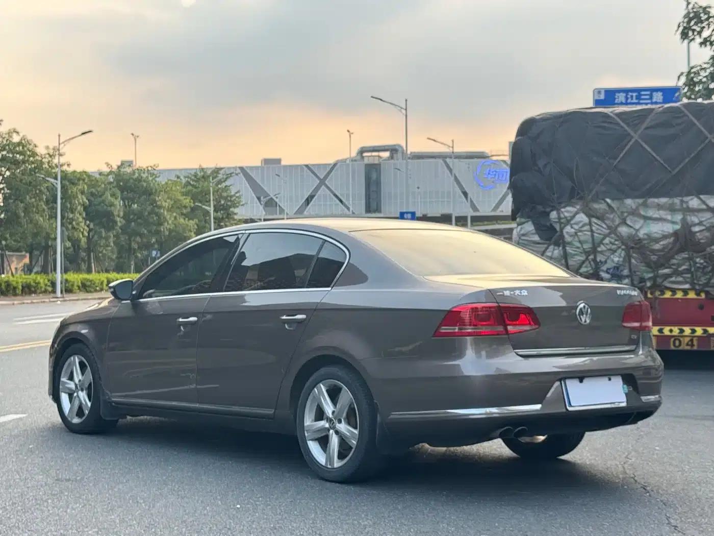2015 Volkswagen Passat 1.8TSI Luxury — миниатюра 29
