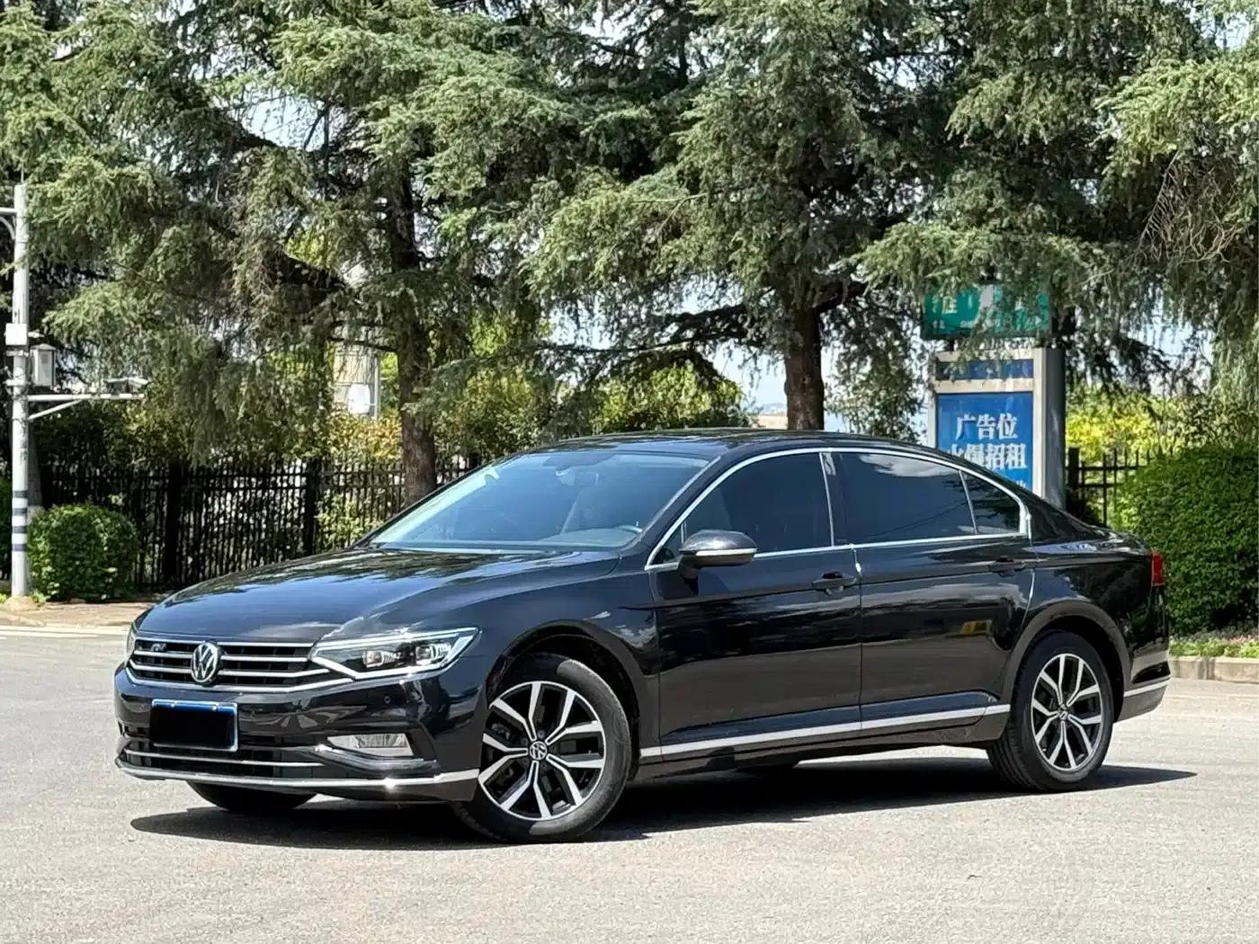 2020 Volkswagen Passat 330TSI DSG Leading Edition — миниатюра 1
