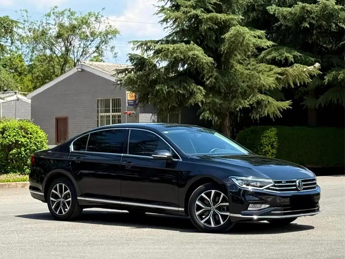 2020 Volkswagen Passat 330TSI DSG Leading Edition — миниатюра 3