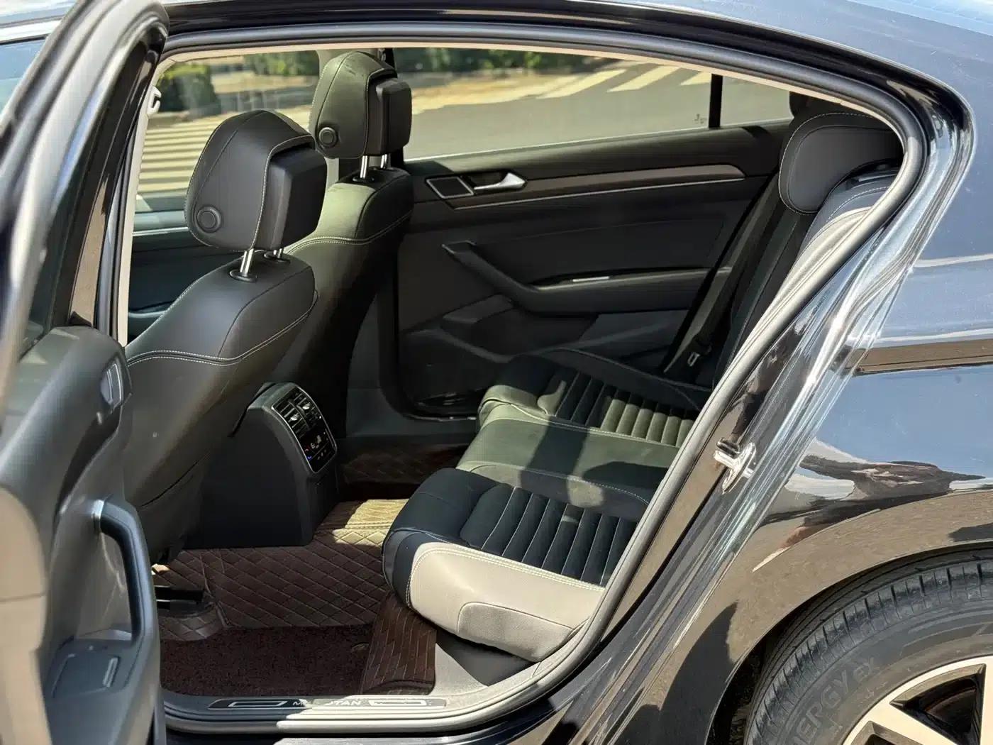 2020 Volkswagen Passat 330TSI DSG Leading Edition — миниатюра 8