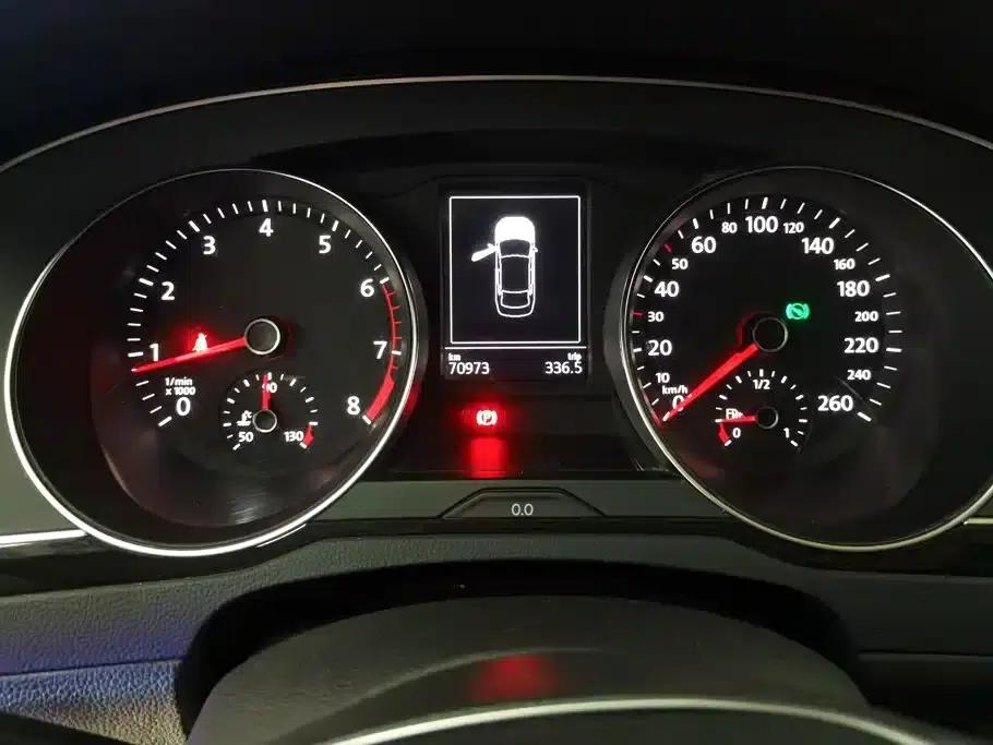 2018 Volkswagen Passat 330TSI DSG Leading Edition — миниатюра 14