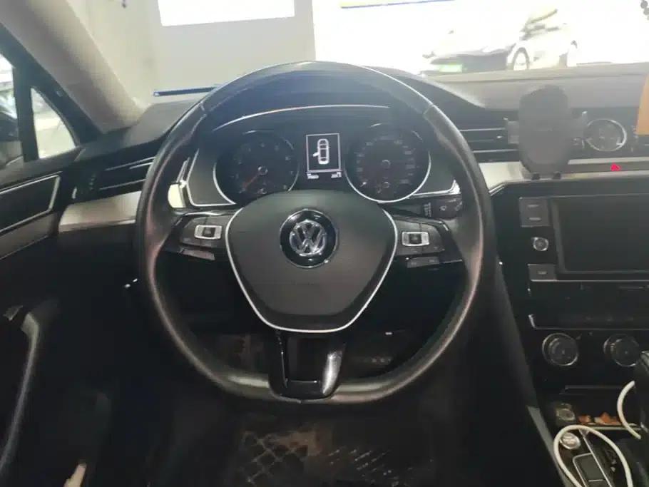 2018 Volkswagen Passat 330TSI DSG Leading Edition — миниатюра 15