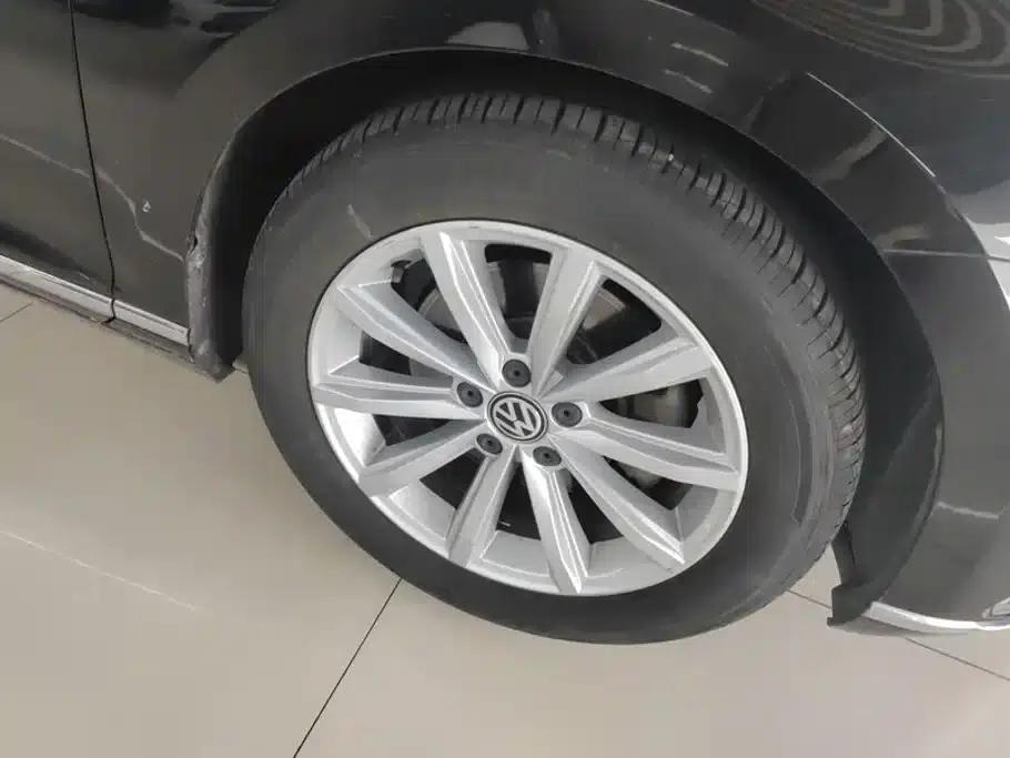 2018 Volkswagen Passat 330TSI DSG Leading Edition — миниатюра 6