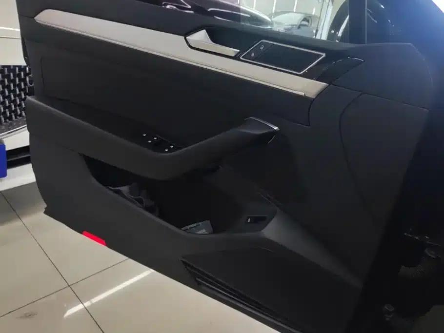 2018 Volkswagen Passat 330TSI DSG Leading Edition — миниатюра 7