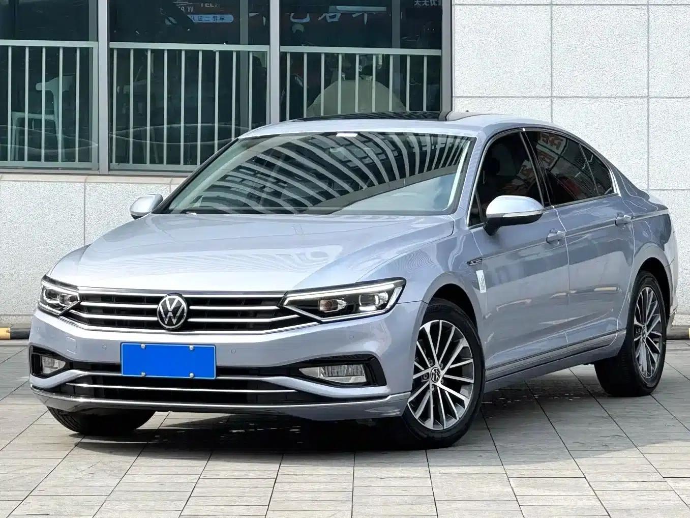 2020 Volkswagen Passat 330TSI DSG Luxury — миниатюра 1
