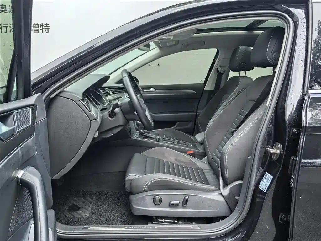 2020 Volkswagen Passat 330TSI DSG Leading Edition — миниатюра 12