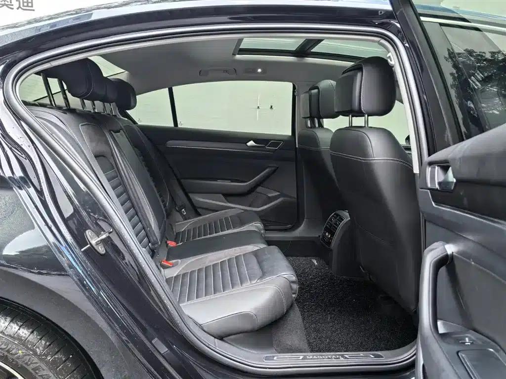 2020 Volkswagen Passat 330TSI DSG Leading Edition — миниатюра 14