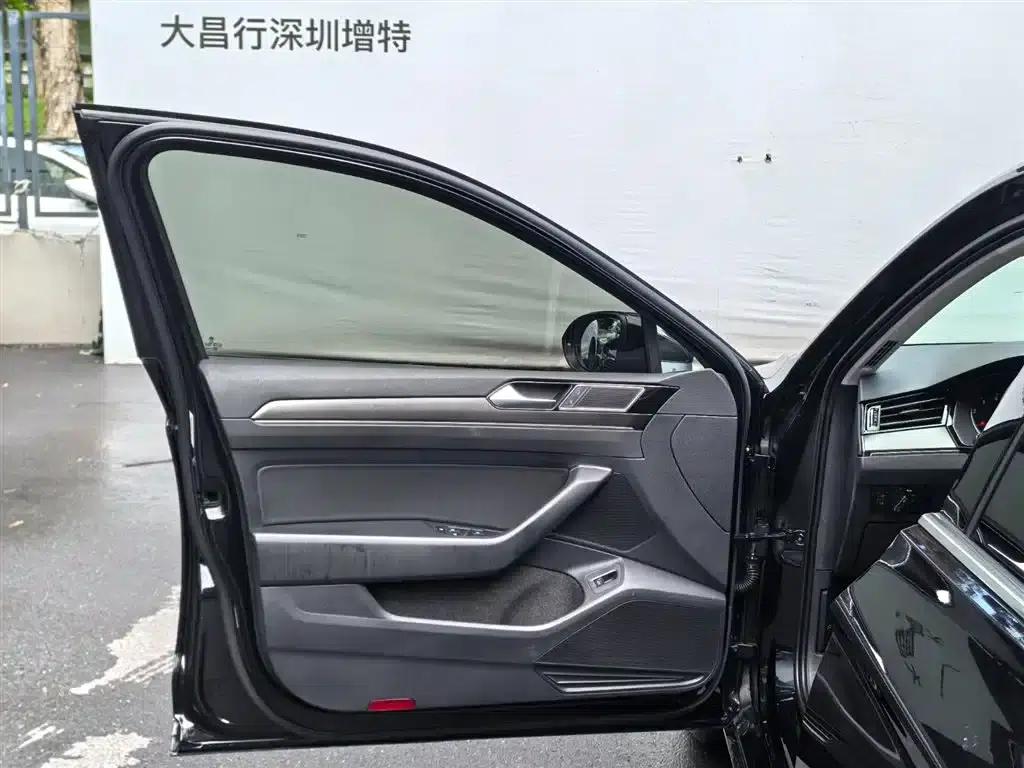 2020 Volkswagen Passat 330TSI DSG Leading Edition — миниатюра 16