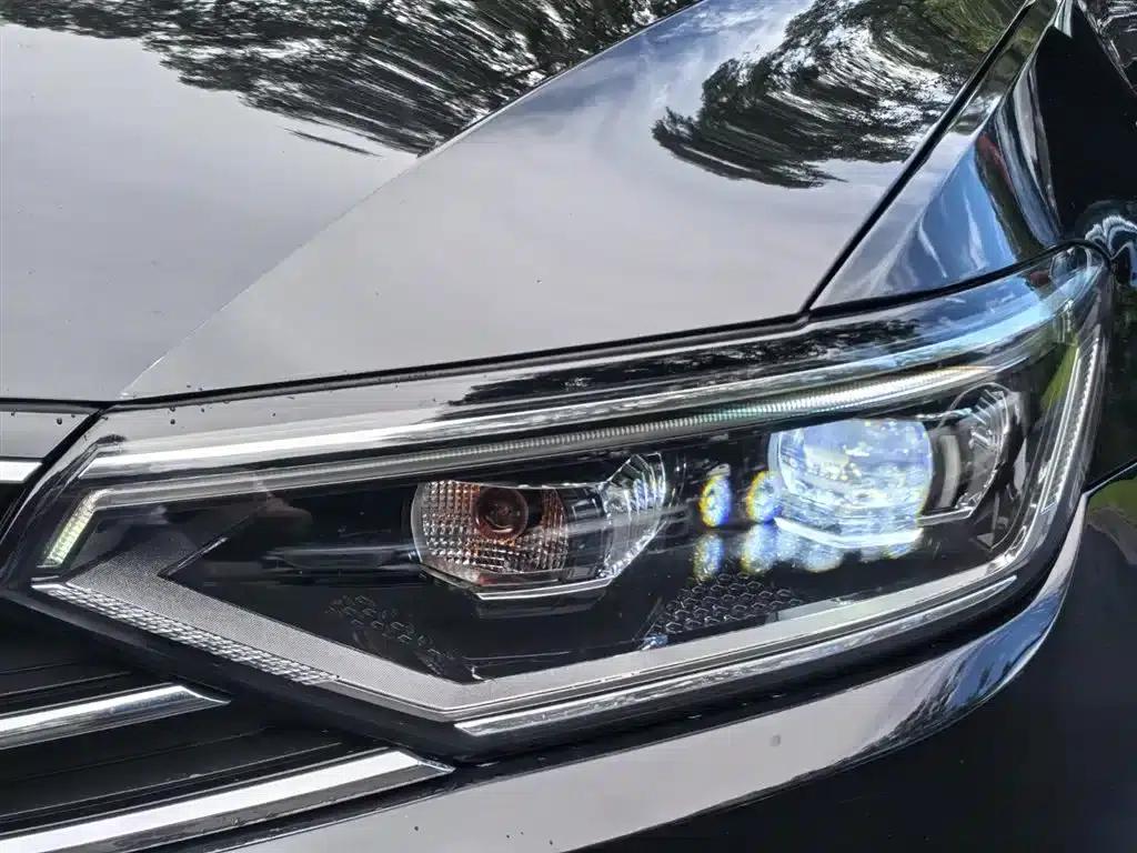 2020 Volkswagen Passat 330TSI DSG Leading Edition — миниатюра 18