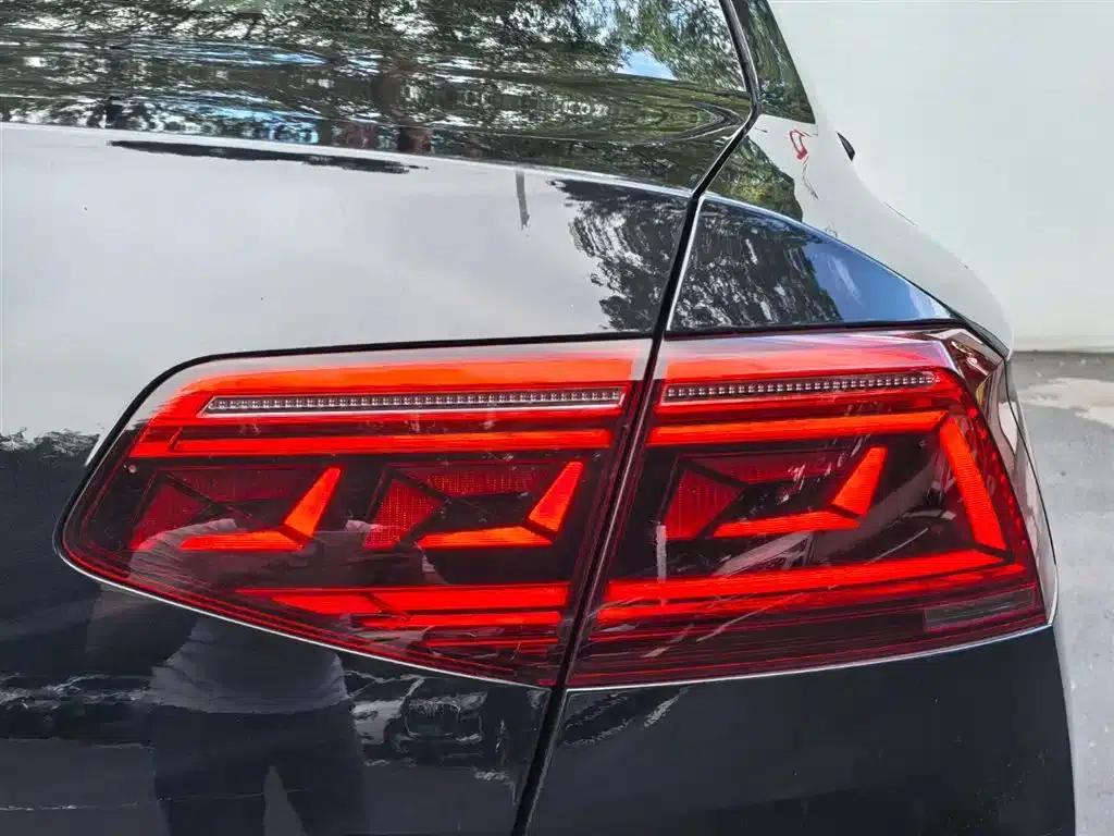 2020 Volkswagen Passat 330TSI DSG Leading Edition — миниатюра 19