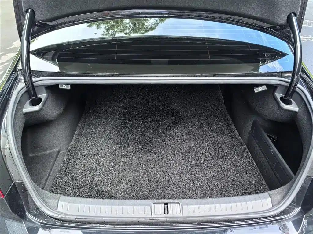 2020 Volkswagen Passat 330TSI DSG Leading Edition — миниатюра 22