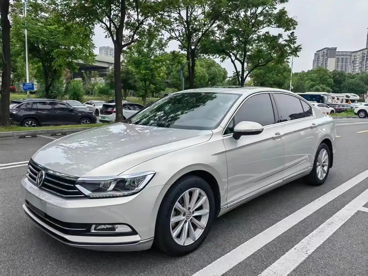 2019 Volkswagen Magotan 330TSI DSG Leading Edition (China VI Emission Standard) — миниатюра 1