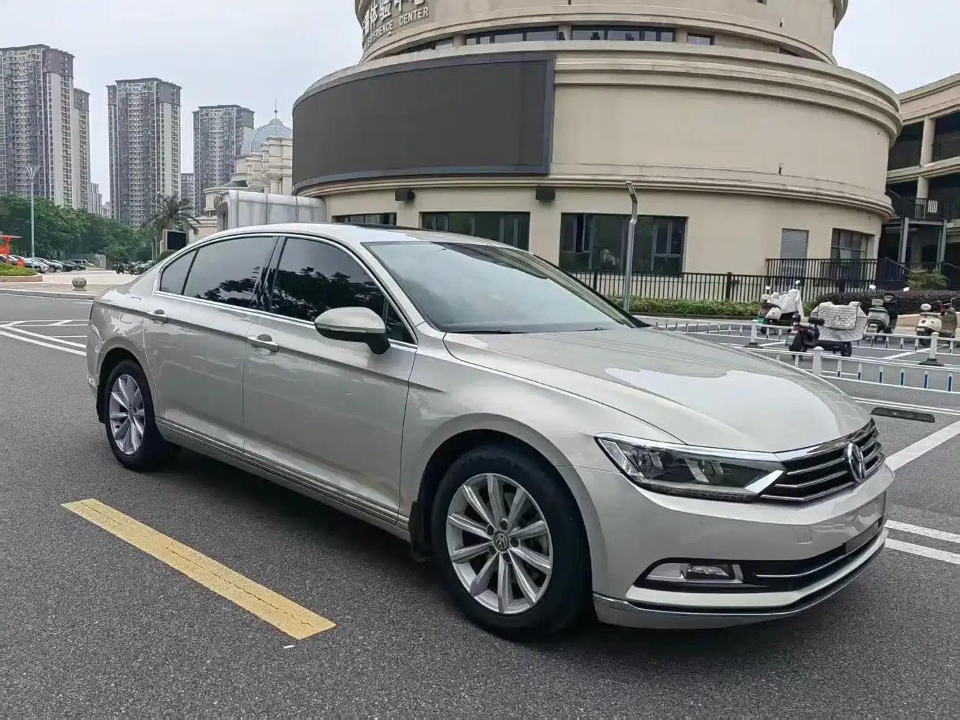 2019 Volkswagen Magotan 330TSI DSG Leading Edition (China VI Emission Standard) — миниатюра 3