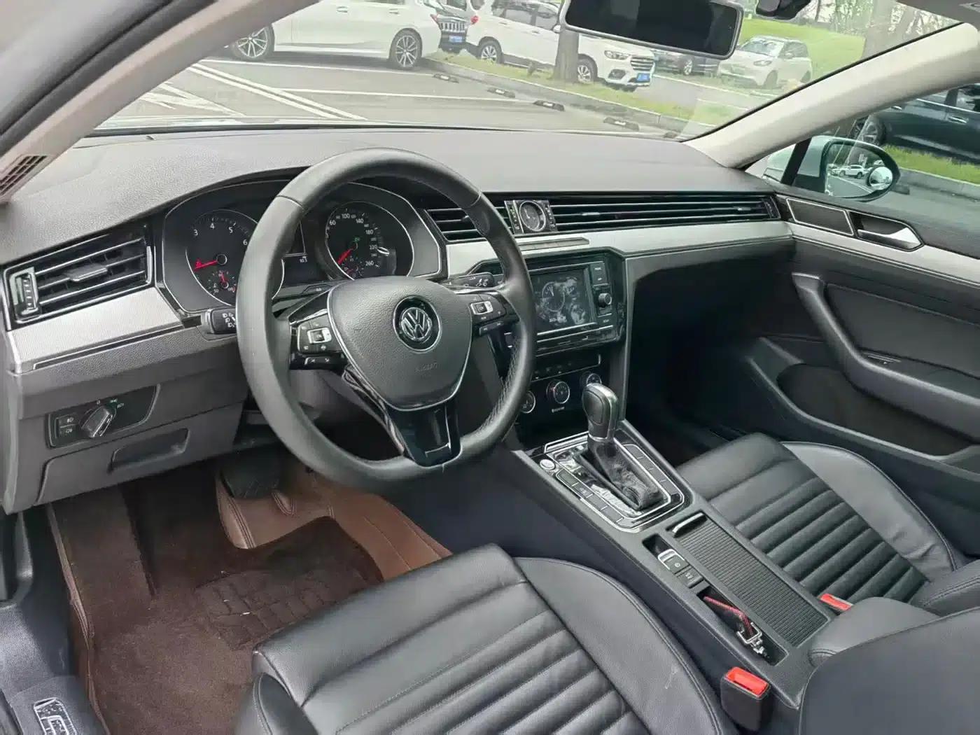 2019 Volkswagen Magotan 330TSI DSG Leading Edition (China VI Emission Standard) — миниатюра 4