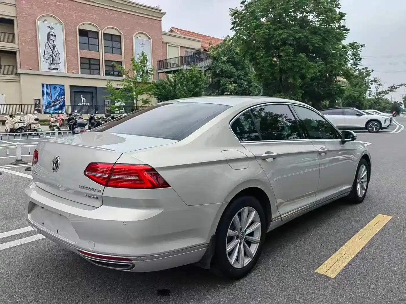 2019 Volkswagen Magotan 330TSI DSG Leading Edition (China VI Emission Standard) — миниатюра 9