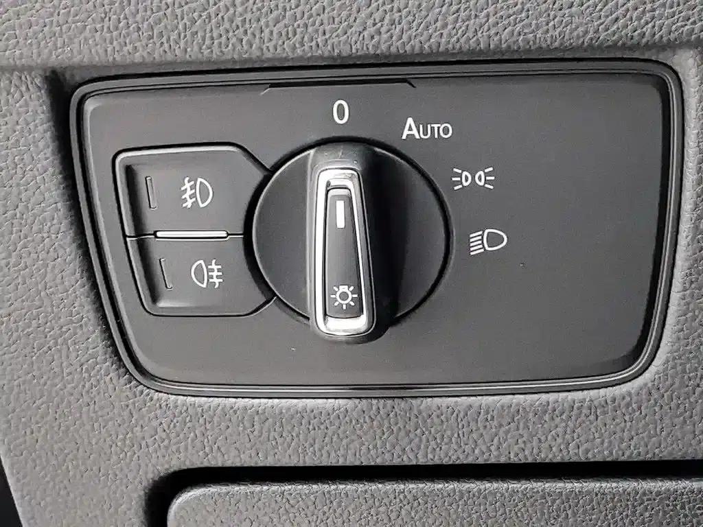 Volkswagen Magotan 2023 2 Millionth Unit Commemorative Edition 330TSI DSG Leading Model — миниатюра 21