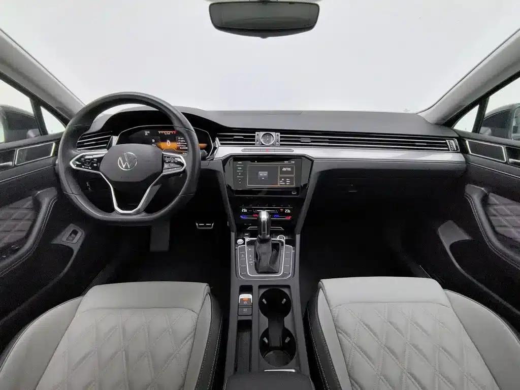Volkswagen Magotan 2023 2 Millionth Unit Commemorative Edition 330TSI DSG Leading Model — миниатюра 5