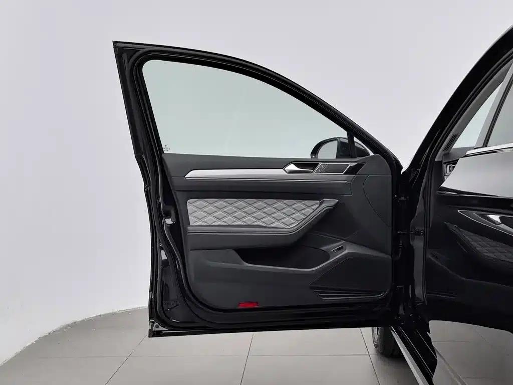 Volkswagen Magotan 2023 2 Millionth Unit Commemorative Edition 330TSI DSG Leading Model — миниатюра 8