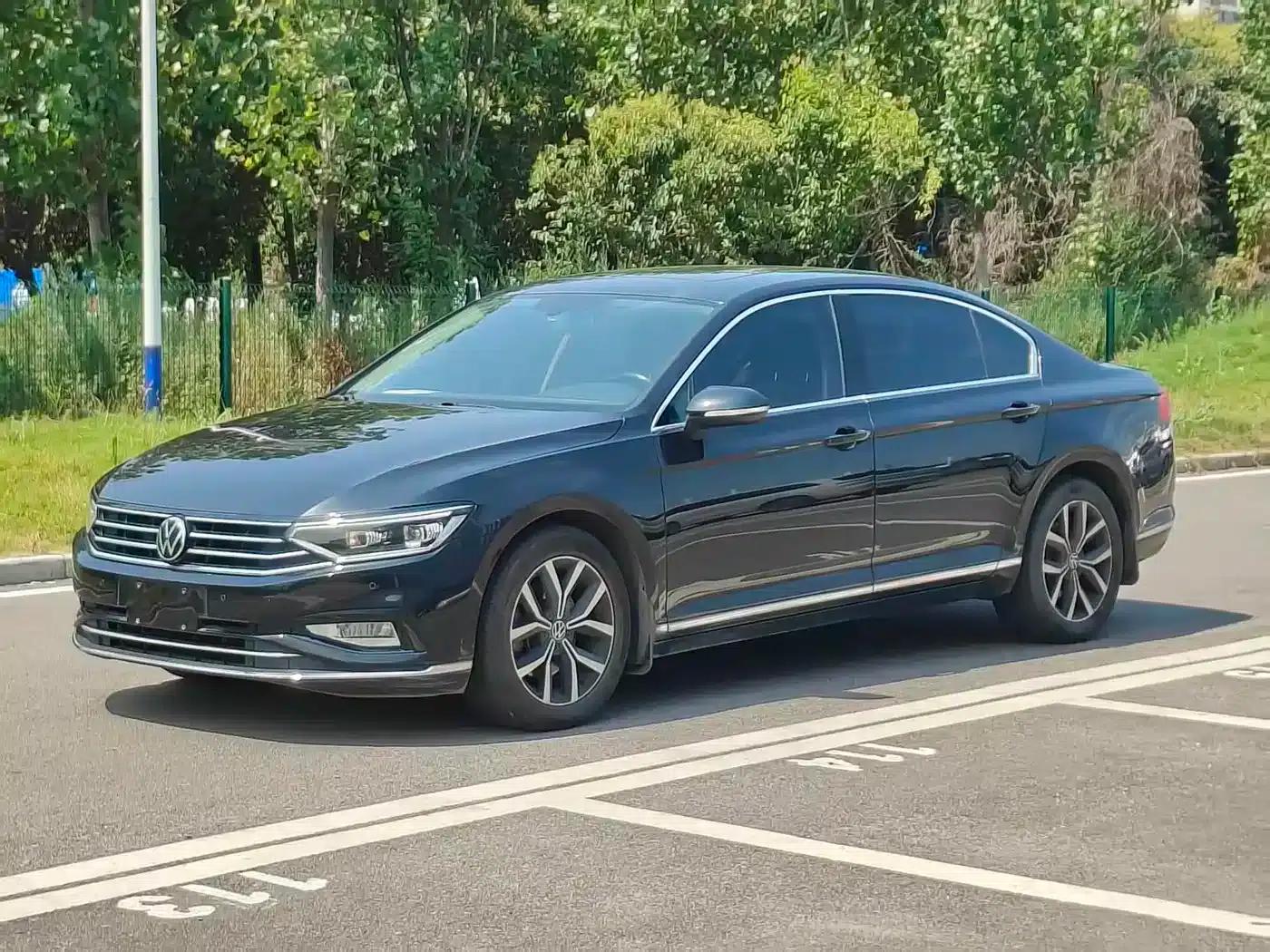 2020 Volkswagen Passat 330TSI DSG Leading Edition — миниатюра 1