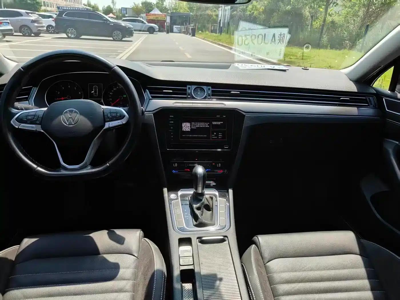 2020 Volkswagen Passat 330TSI DSG Leading Edition — миниатюра 9