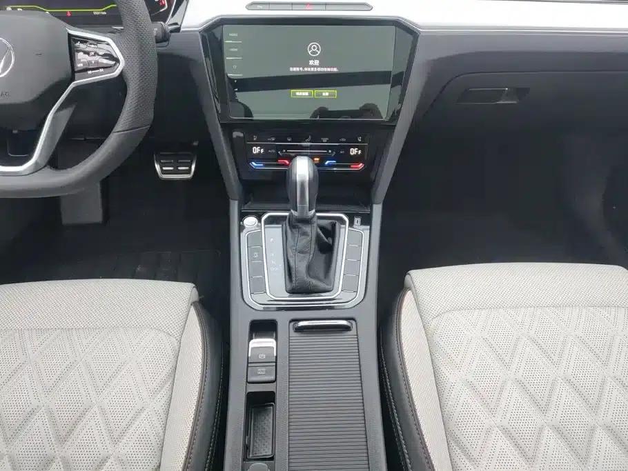 Volkswagen Magotan 2023 2 Millionth Unit Commemorative Edition 330TSI DSG Luxury — миниатюра 16