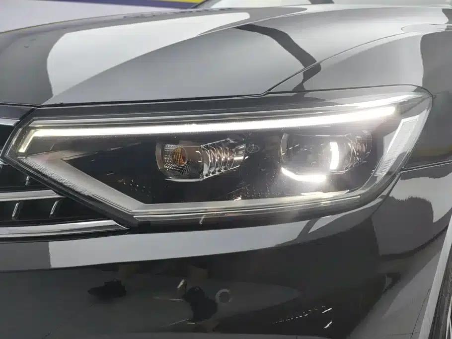 Volkswagen Magotan 2023 2 Millionth Unit Commemorative Edition 330TSI DSG Luxury — миниатюра 5