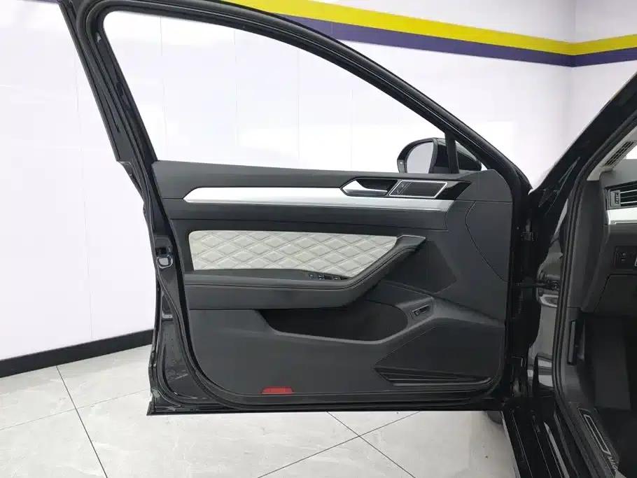 Volkswagen Magotan 2023 2 Millionth Unit Commemorative Edition 330TSI DSG Luxury — миниатюра 7