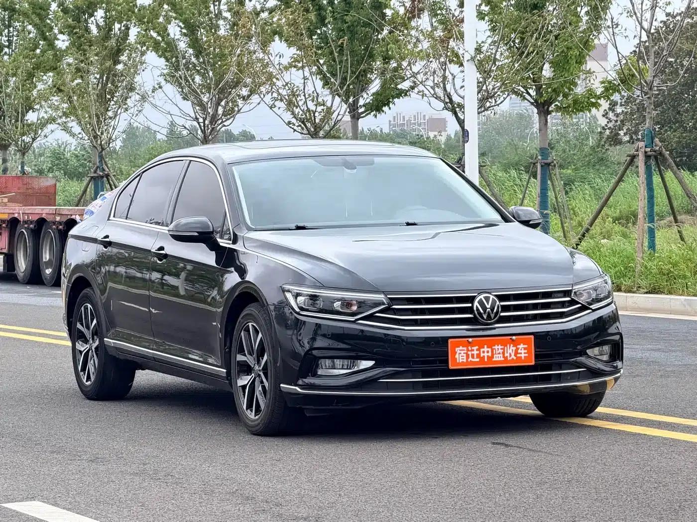 2020 Volkswagen Passat 330TSI DSG Leading Edition — миниатюра 3