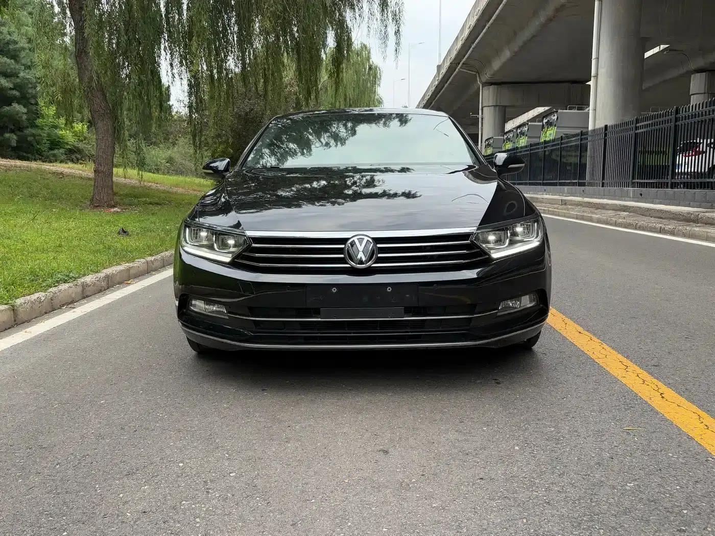 2019 Volkswagen Magotan 330TSI DSG Luxury Edition (China VI Emission Standard) — миниатюра 2