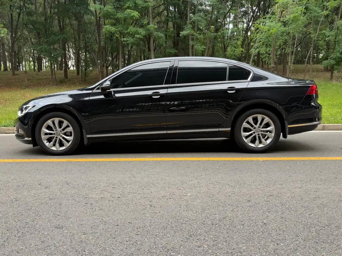2019 Volkswagen Magotan 330TSI DSG Luxury Edition (China VI Emission Standard) — миниатюра 3