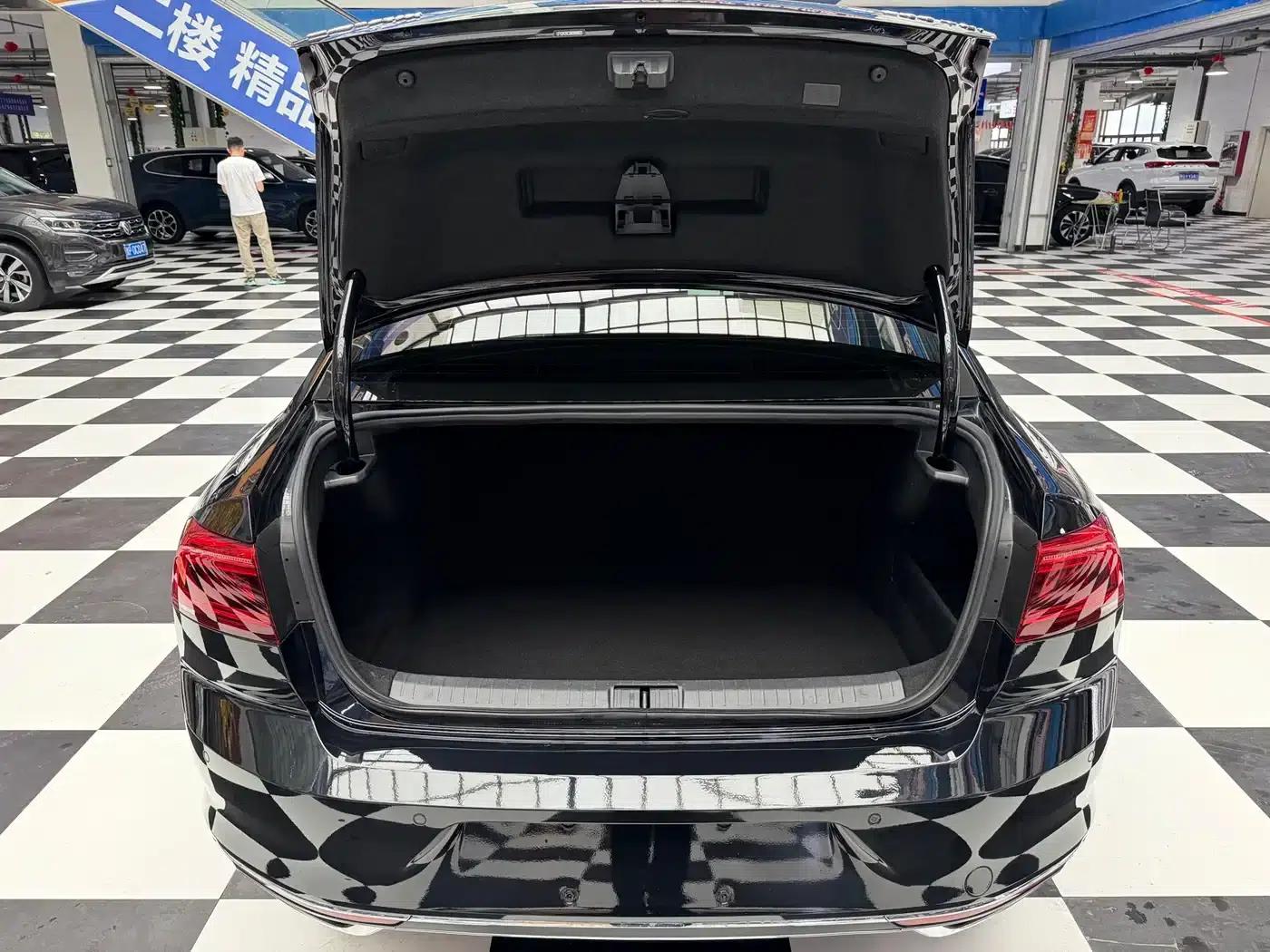 Magotan 2023 2 Millionth Unit Commemorative Edition 280TSI DSG Leading Model — миниатюра 16