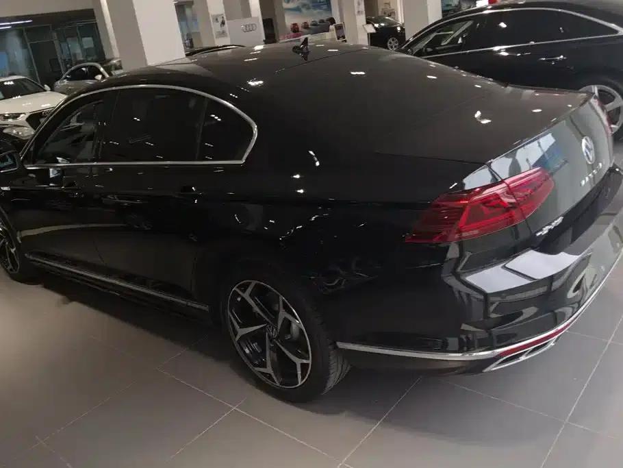 2020 Volkswagen Passat 330TSI DSG Luxury — миниатюра 3