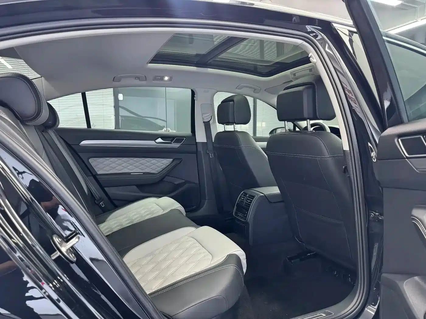Volkswagen Magotan 2023 2 Millionth Unit Commemorative Edition 330TSI DSG Leading Model — миниатюра 16