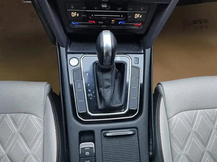 Volkswagen Magotan 2023 2 Millionth Unit Commemorative Edition 330TSI DSG Luxury — миниатюра 16