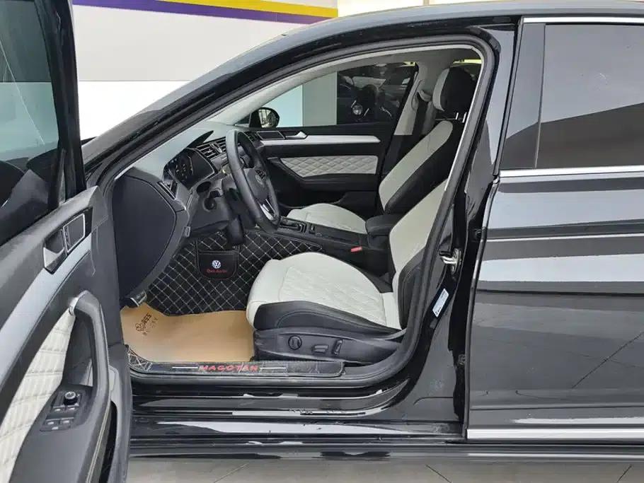 Volkswagen Magotan 2023 2 Millionth Unit Commemorative Edition 330TSI DSG Luxury — миниатюра 9