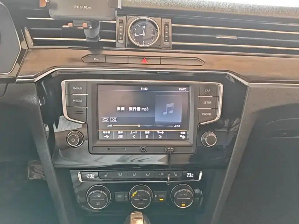 2017 Volkswagen Passat 330TSI DSG Luxury — миниатюра 13