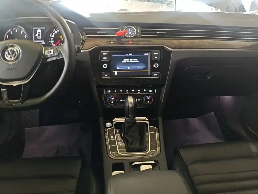 2018 Volkswagen Magotan Facelift 330TSI DSG Luxury Model — миниатюра 13