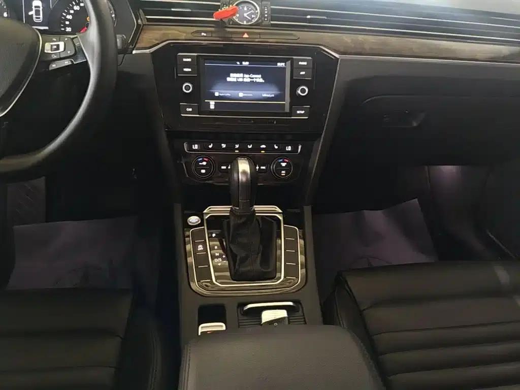 2018 Volkswagen Magotan Facelift 330TSI DSG Luxury Model — миниатюра 14