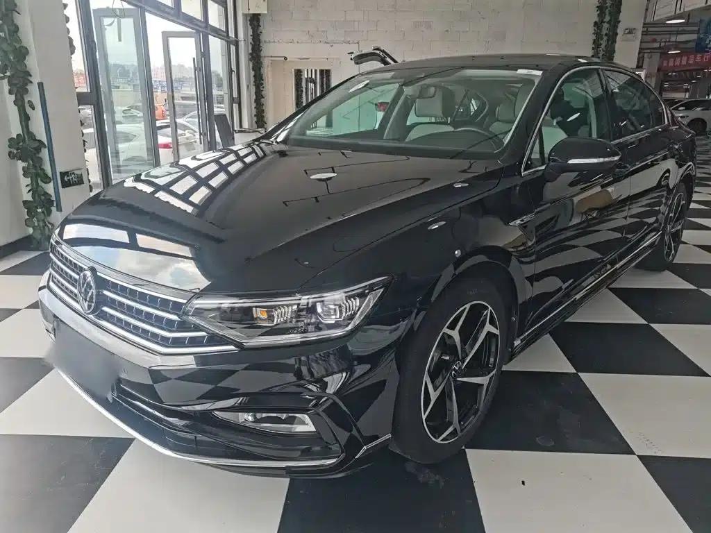 Volkswagen Magotan 2023 2 Millionth Unit Commemorative Edition 330TSI DSG Luxury — миниатюра 2