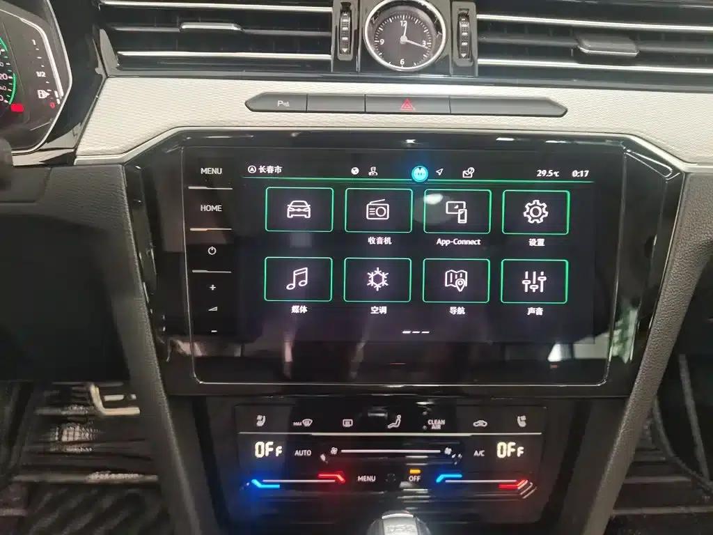 Volkswagen Magotan 2023 2 Millionth Unit Commemorative Edition 330TSI DSG Luxury — миниатюра 6