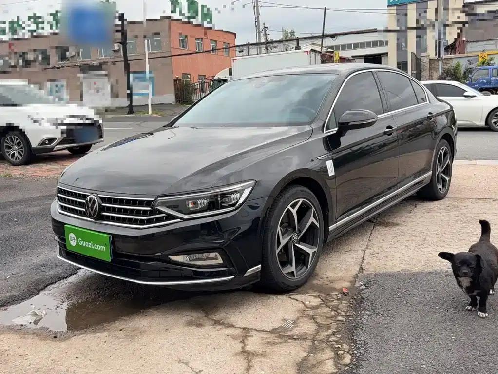 Volkswagen Magotan 2023 2 Millionth Unit Commemorative Edition 330TSI DSG Luxury — миниатюра 2