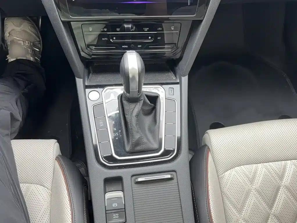 Volkswagen Magotan 2023 2 Millionth Unit Commemorative Edition 330TSI DSG Luxury — миниатюра 9