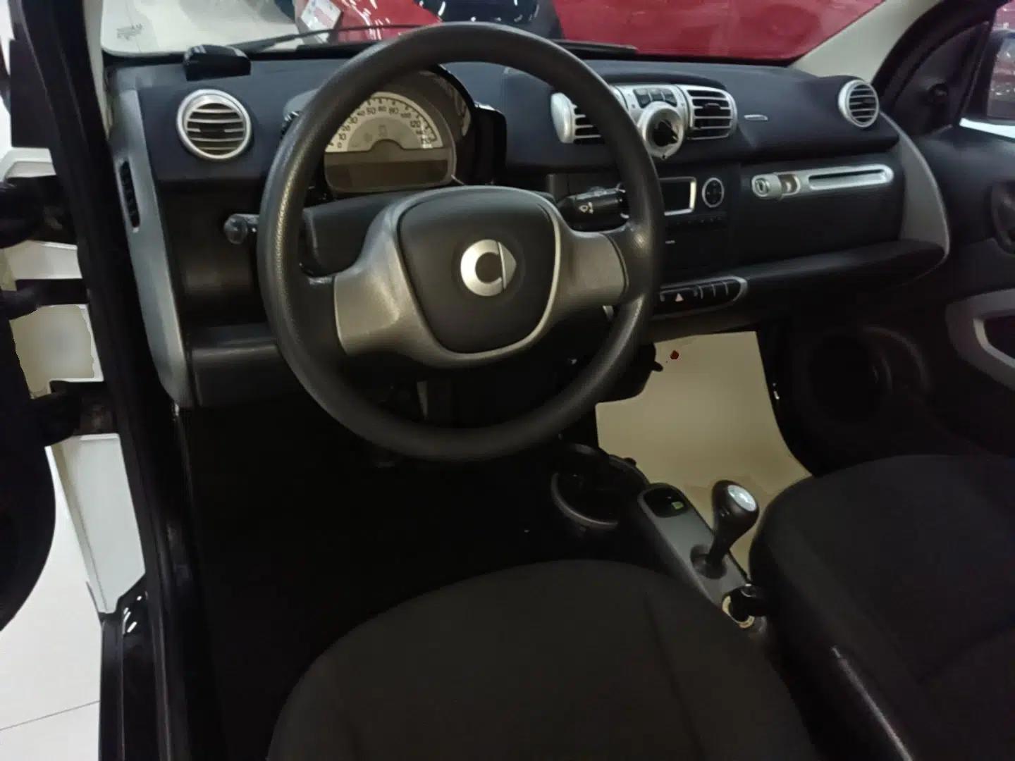 smart fortwo 2012 1.0 MHD Hardtop Standard Edition — миниатюра 17